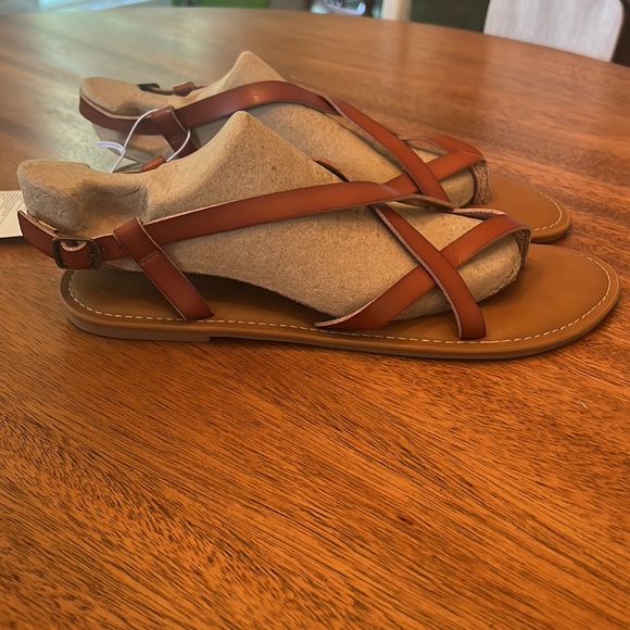 NWT Vegan Leather Sandals size 10 - Picture 3 of 4